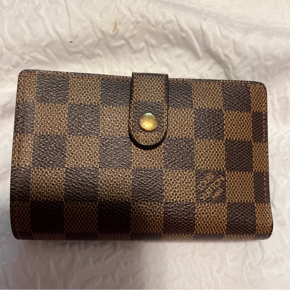 Authentic Louis Vuitton French purse wallet. Used likes new - Picture 2 of 11